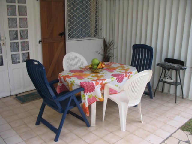 Grande Terrasse avec table de jardin