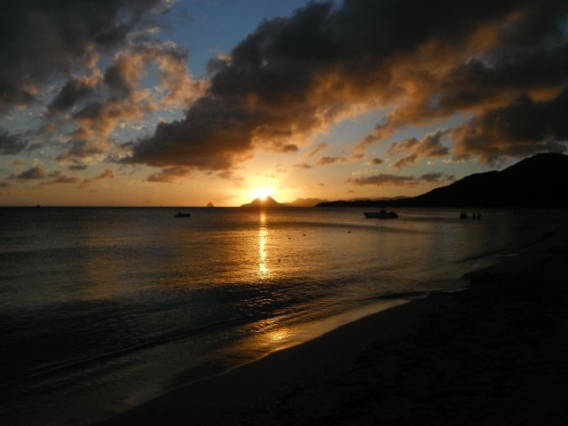 couch du soleil sur la plage 