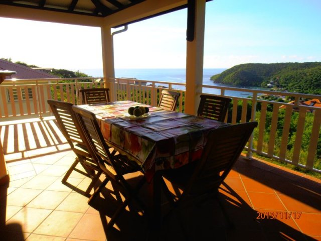 Grande terrasse avec vue directe sur la mer