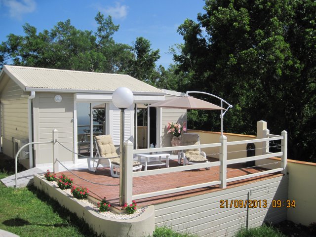 Le bungalow et sa terrasse Le bungalow et sa terrasse