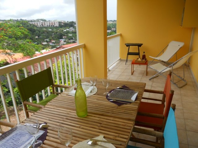 loggia de 15m² pour diner ou déjeuner et coin détente pour l apéro ou les grillades loggia de 15m² pour diner ou déjeuner et coin détente pour l apéro ou les grillades