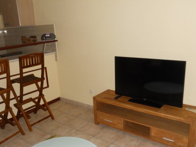 Coin TV avec lecteur de  Blueray et satellite Orange (28 chaines)