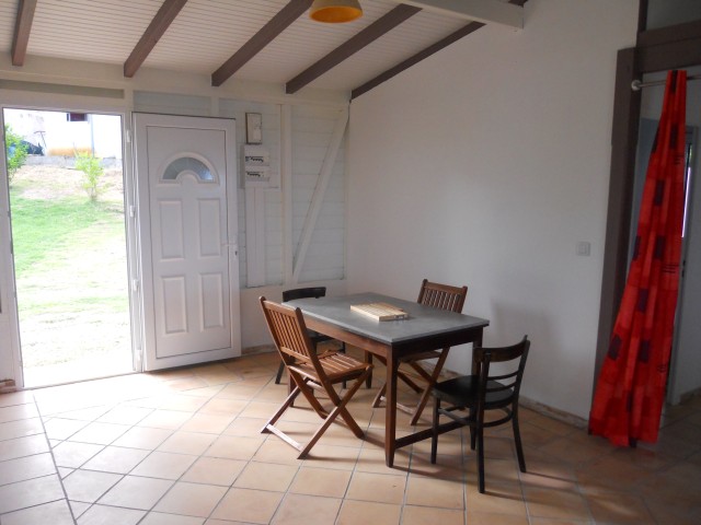 Salle à vivre côté salle à manger Salle à vivre côté salle à manger