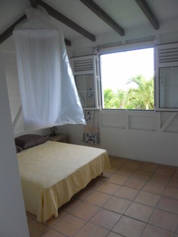 Chambre 2 avec un lit double avec vue sur mer